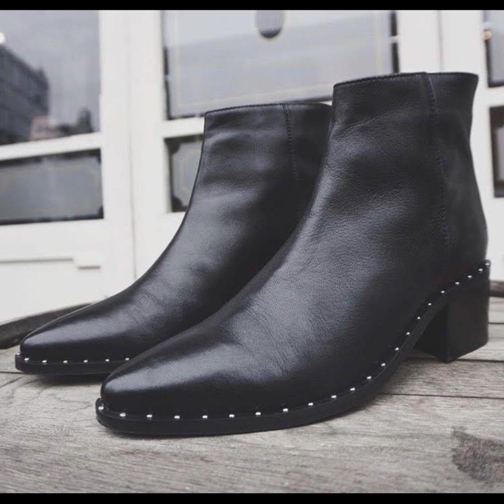 ✨ pointed black booties ✨